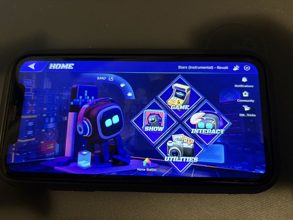 Robot EMO cu statie Home