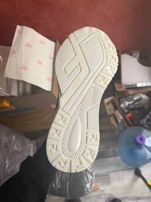 Adiadasi Fendi si Loubotin