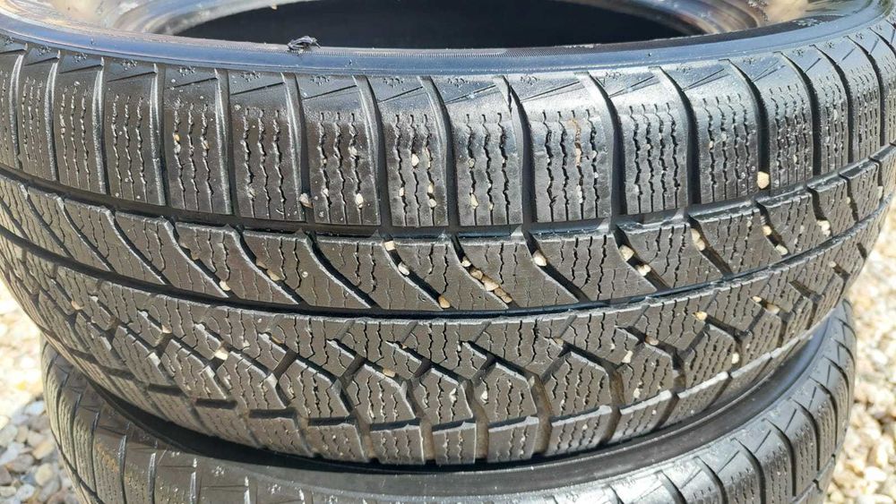 Anvelope iarna 205 60 R16 M+S, stare foarte buna.
