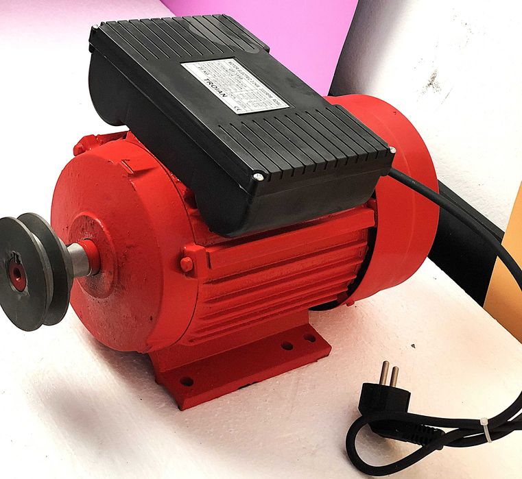 Motoare electrice 220V, 2.5 kW, noi, carcasa fonta