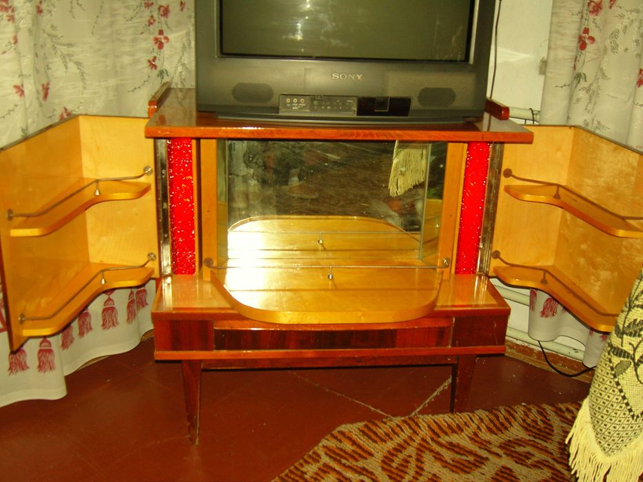 Продам тумбу-бар