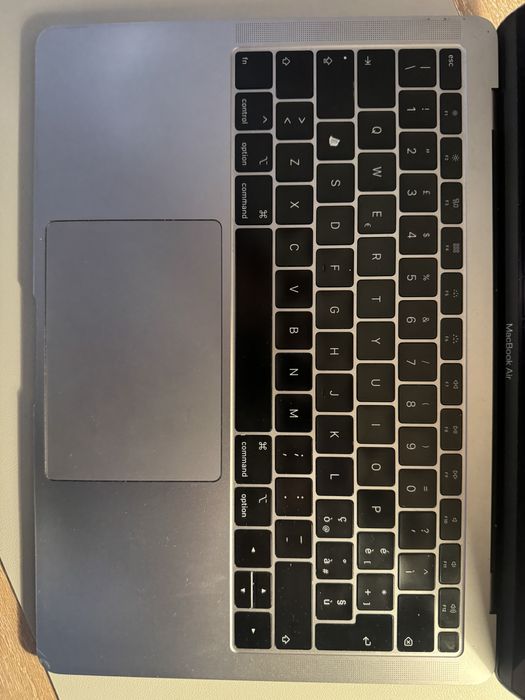 MacBook Air 13” Retina 2018, i5, 8GB RAM, Space Grey