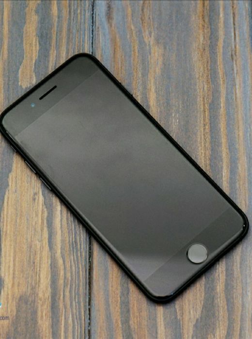 Продаю телефон Iphone 7+ 128 гб