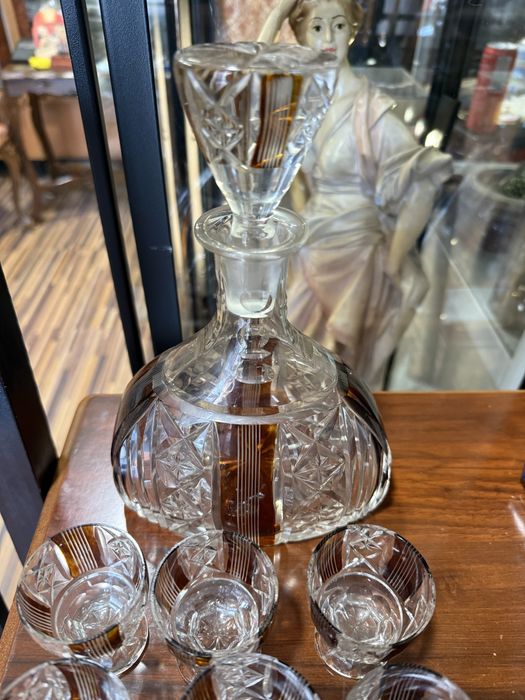 стара кристална гарафа с 6 чашки за ликъор