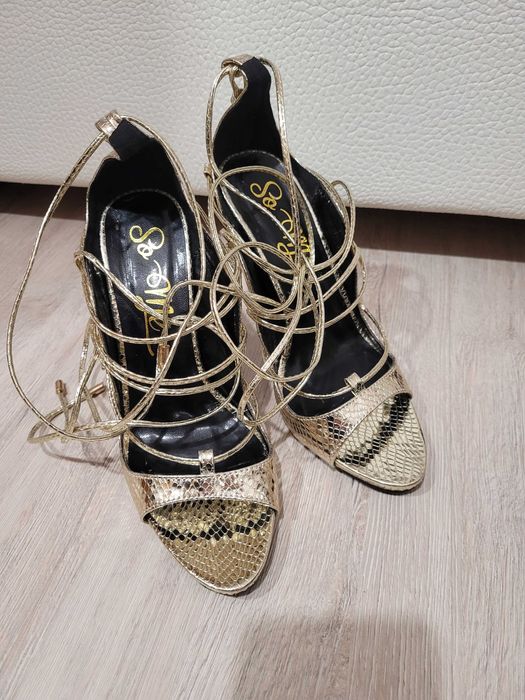 Намалени до 31.12 - Дамски официални сандали