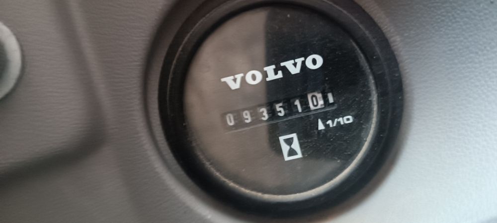 Ekskavator sotiladi volvo 60 E