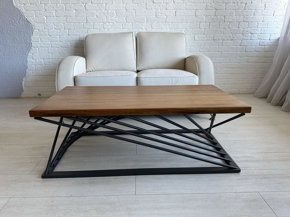 Холна маса от Бирмански Тик и метални крака