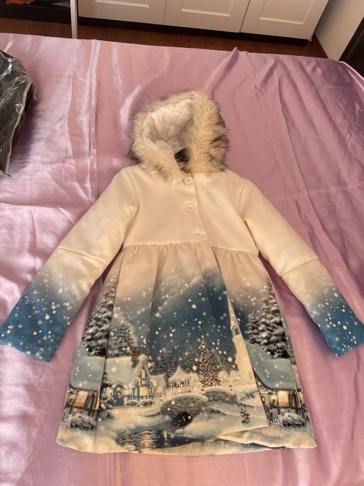 Детcко зимно пaлто c кaчулкa cъc зимнa кaртинкa зa момиче 140 cм. 10 г