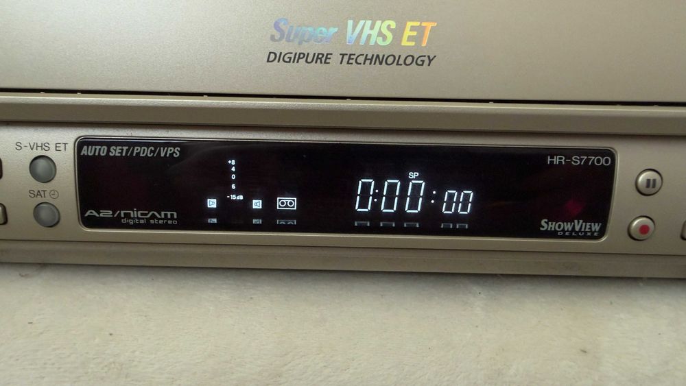 Дигитализиране на стари VHS касети от сватби, кръщенета, също и малки касети от камери.с S-Video кабел и DaVinci Resolve