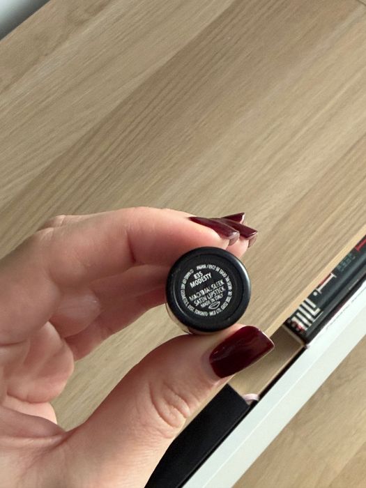 Ruj Mac, satinat elegant, Modesty 835