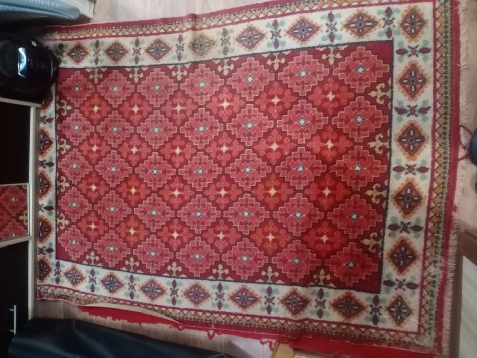 Продам ковер в хорошем состоянии