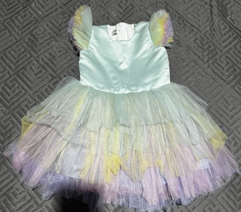 Отдам даром  вещи на девочку !!!