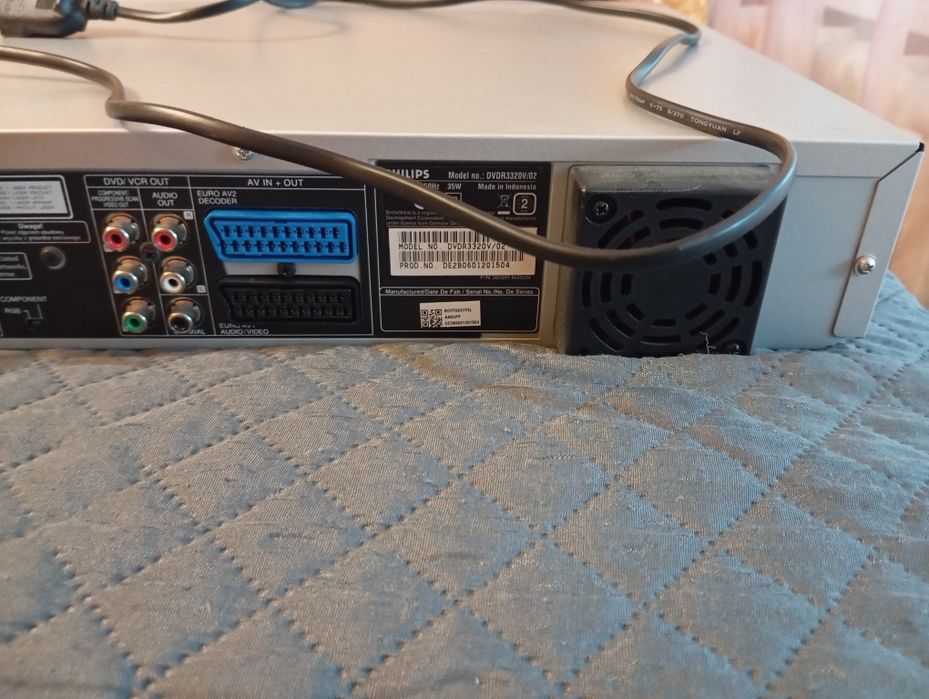 Комбо VHS Видео и dvd divx плеър Philips