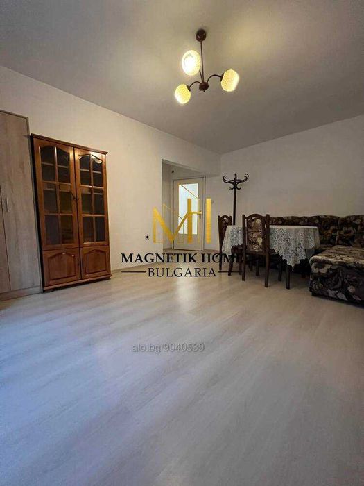 Двустаен апартамент със свободна зона за паркиране  в ж.к. Възраждане