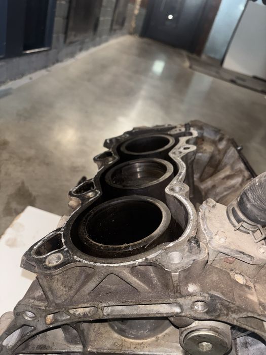 Блок двигателя vq20