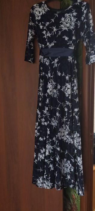 Продам нарядные платья