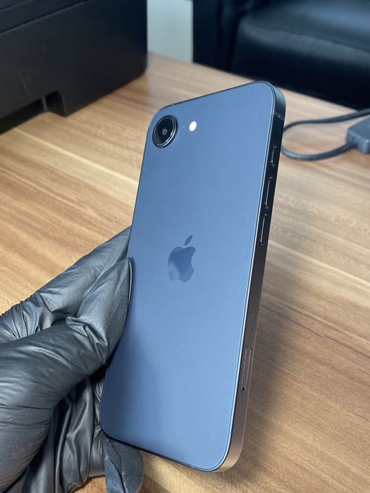 iPhone 16e• 128 GB • Black