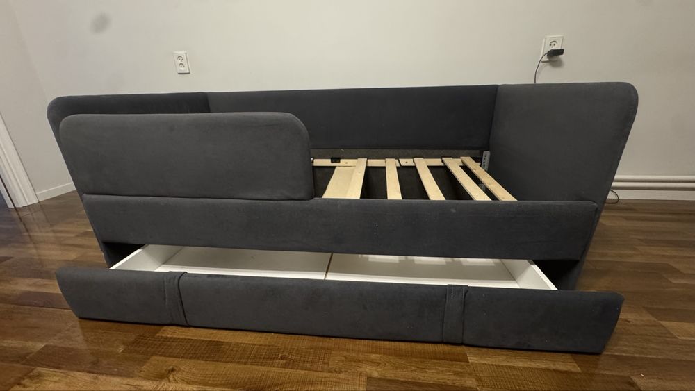 Продам детскую кровать (160/80/70)