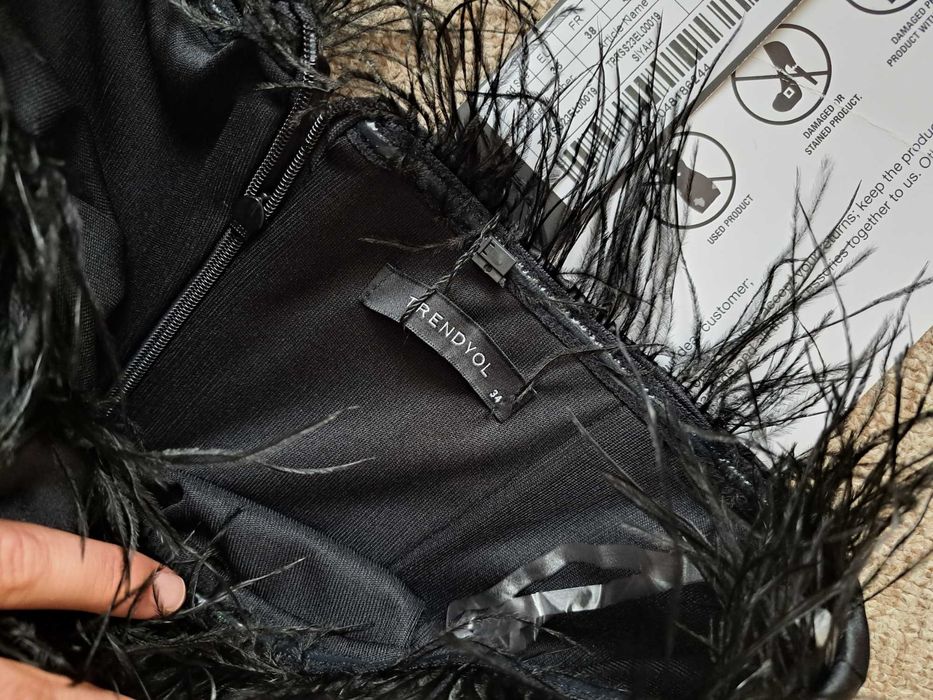 Черна елегантна рокля