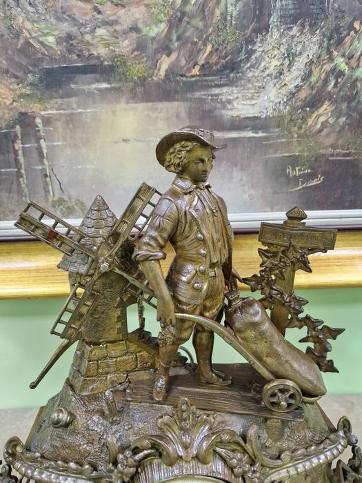 Страхотен антикварен колекционерски френски бронзов каминен часовник