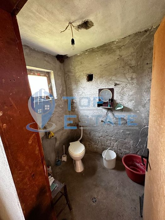 Двуетажна тухлена къща с хубава локация в село Борово, област Русе