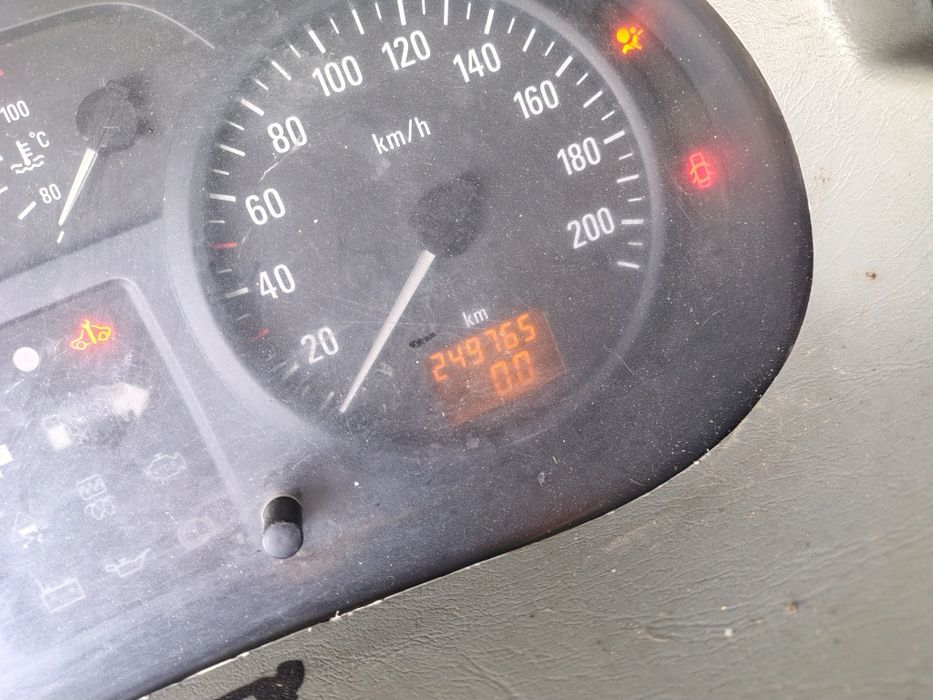 Dezmembrez Opel Vivaro Renault Trafic 1.9 anul 2006