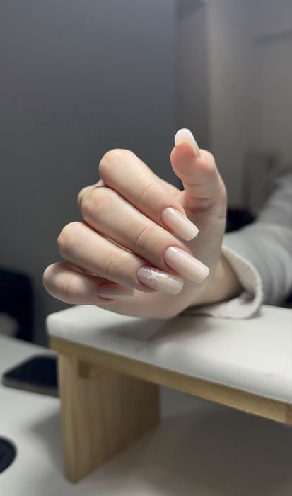 Manichiură slim & semipermanentă – Salon, zona Coresi Brașov