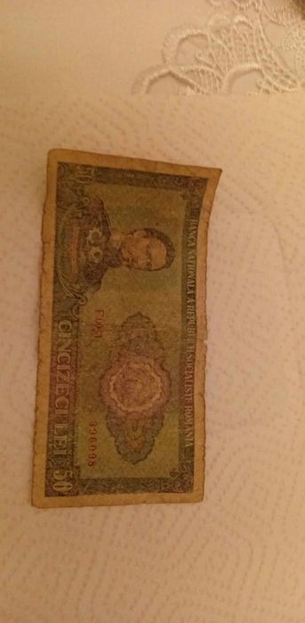 Vând colecția de bancnote .