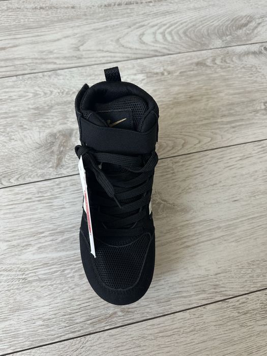 Продам боксерскую обувь