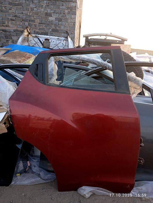 Задняя дверь Nissan Juke