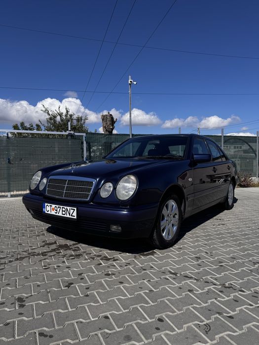 Vând Mercedes Benz E 200