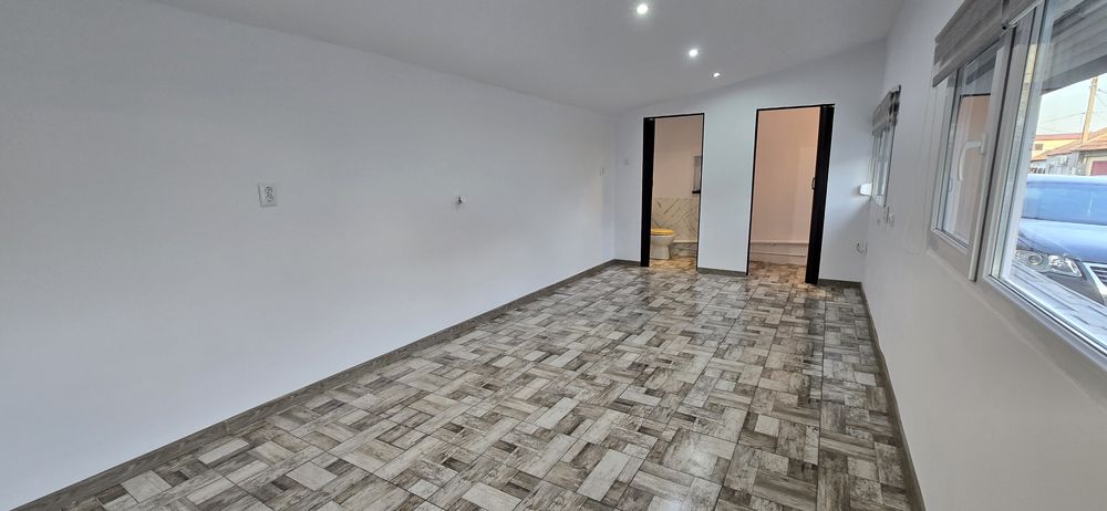 Spațiu comercial de închiriat în Ovidiu semicentral cu curte