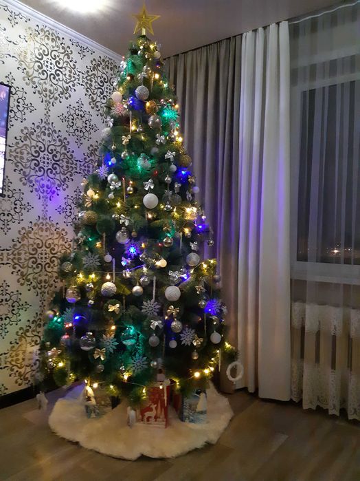Продам искуственную новогоднюю ёлку