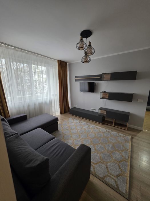 Inchiriez Apartament 2 camere  zona Scolilor cu Independentei