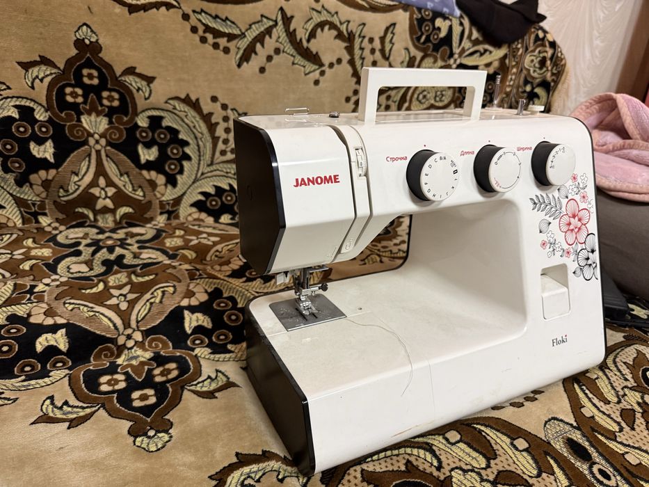 Продам швейную машинку Janome Floki