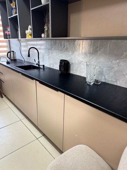 Сатылады шкаф,диван,телевизор.