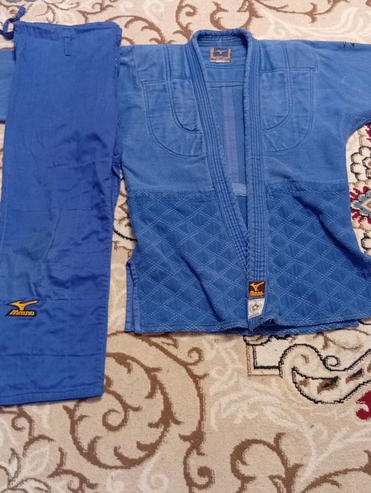 продам мизуно синий размер 150