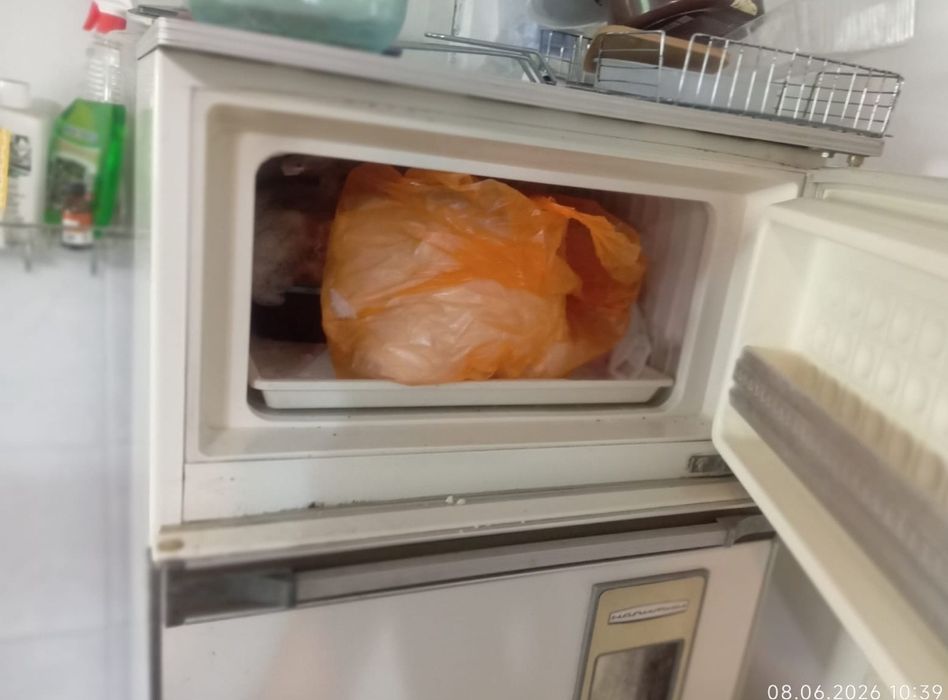 Холодильник бытовой,