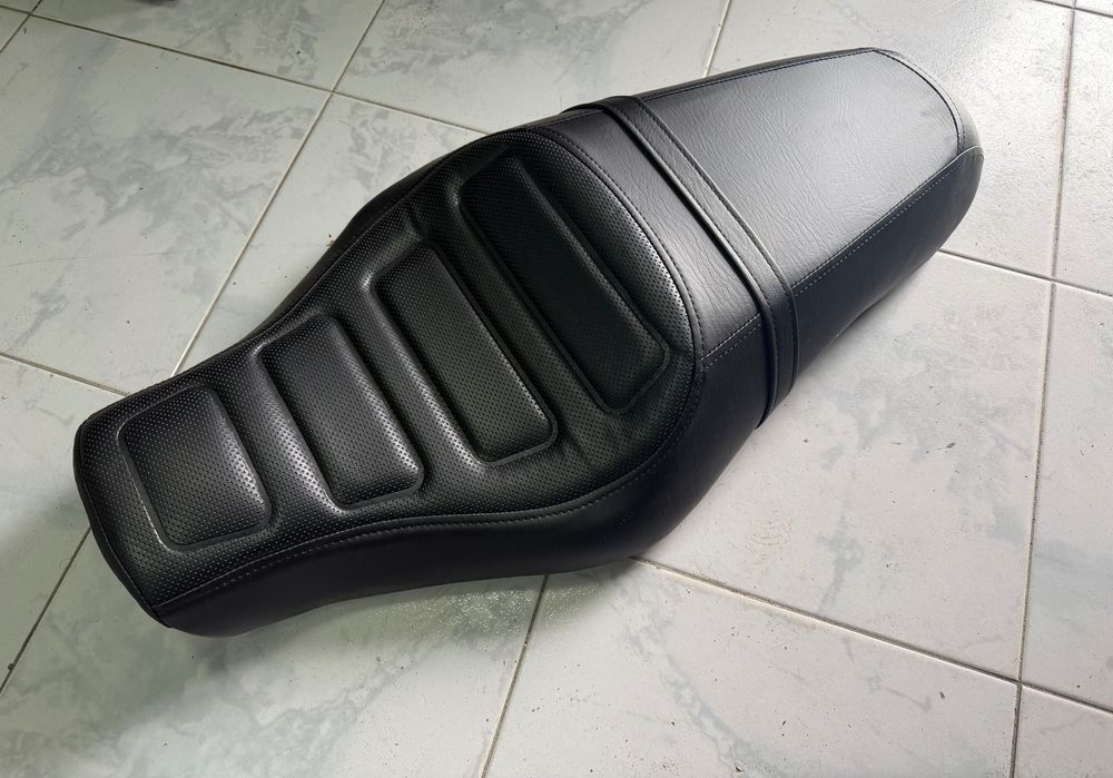 Чисто НОВА седалка за Harley Davidson