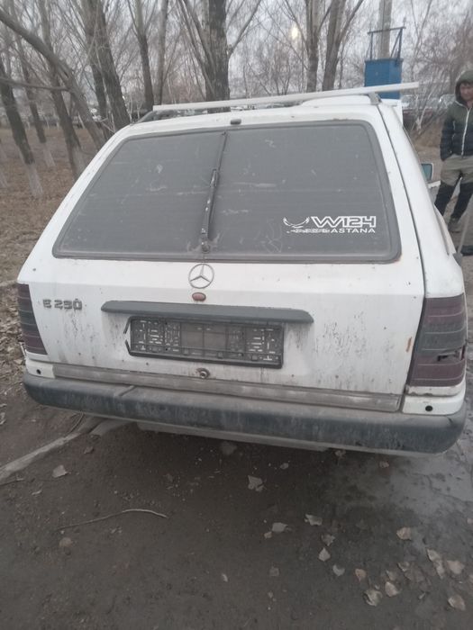 Продам 124 мерседес универсал по запчастям автомат