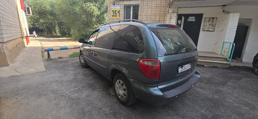 Продам крайслер вояджер 2003 года 7 местный