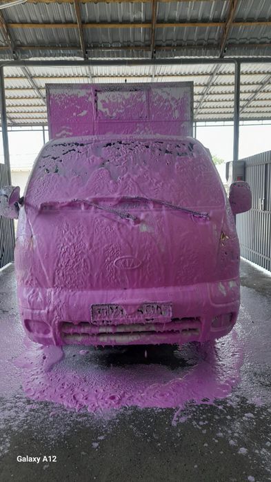 Kia bongo srochna sotiladi