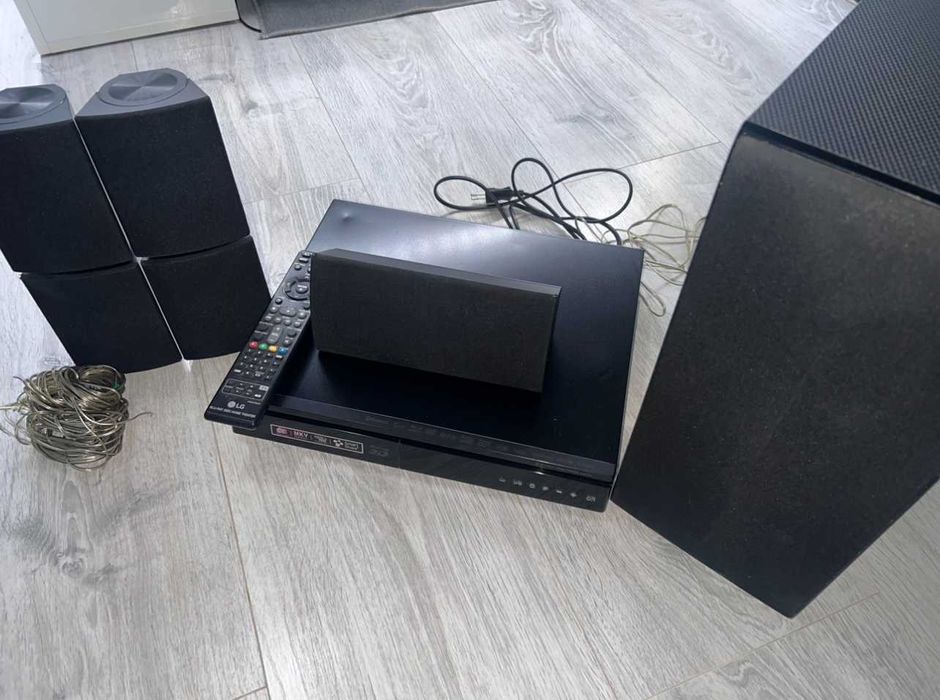 Sistem Home Cinema 5.1 LG LHB625 - 1000W RMS, Bluetooth, Blu-ray 3D