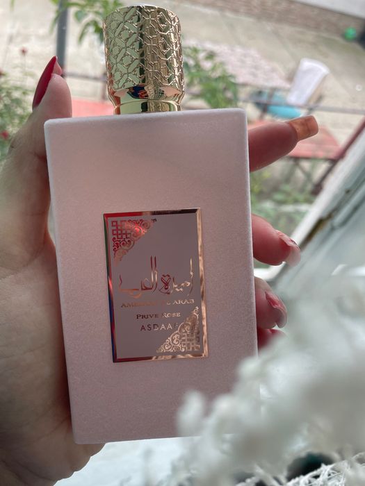 Vând parfum de damă