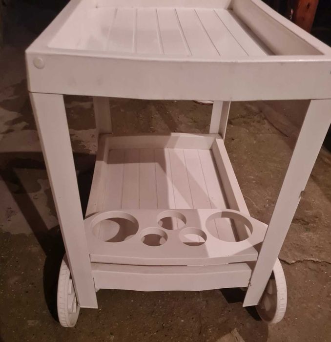 Градинска количка на колелца без забележки с поставки за чаши/бутилки