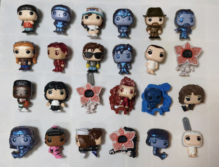 Фигурки Очень странные дела Kinder Joy ОСД и DC и Minecraft