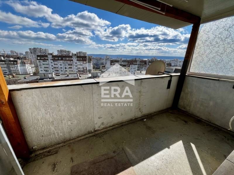 Двустаен панелен апартамент за продажба, с отделна голяма кухня, в жк