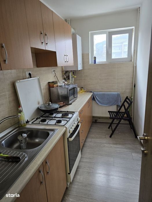 Apartament 4 camere, 3 bai, complet renovat, etaj 2, balcon, sub pretu — fotografia 1