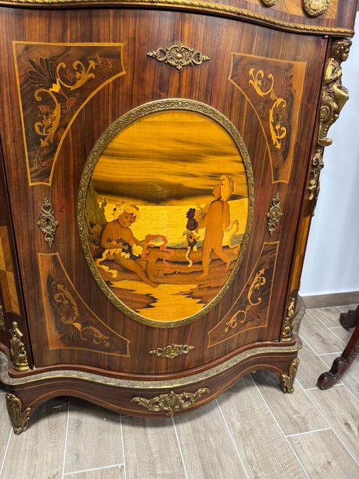 Vitrina deosebita din lemn masiv, cu intarsii si elemente bronz