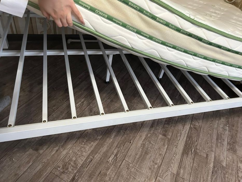 Продам отличный Кровать